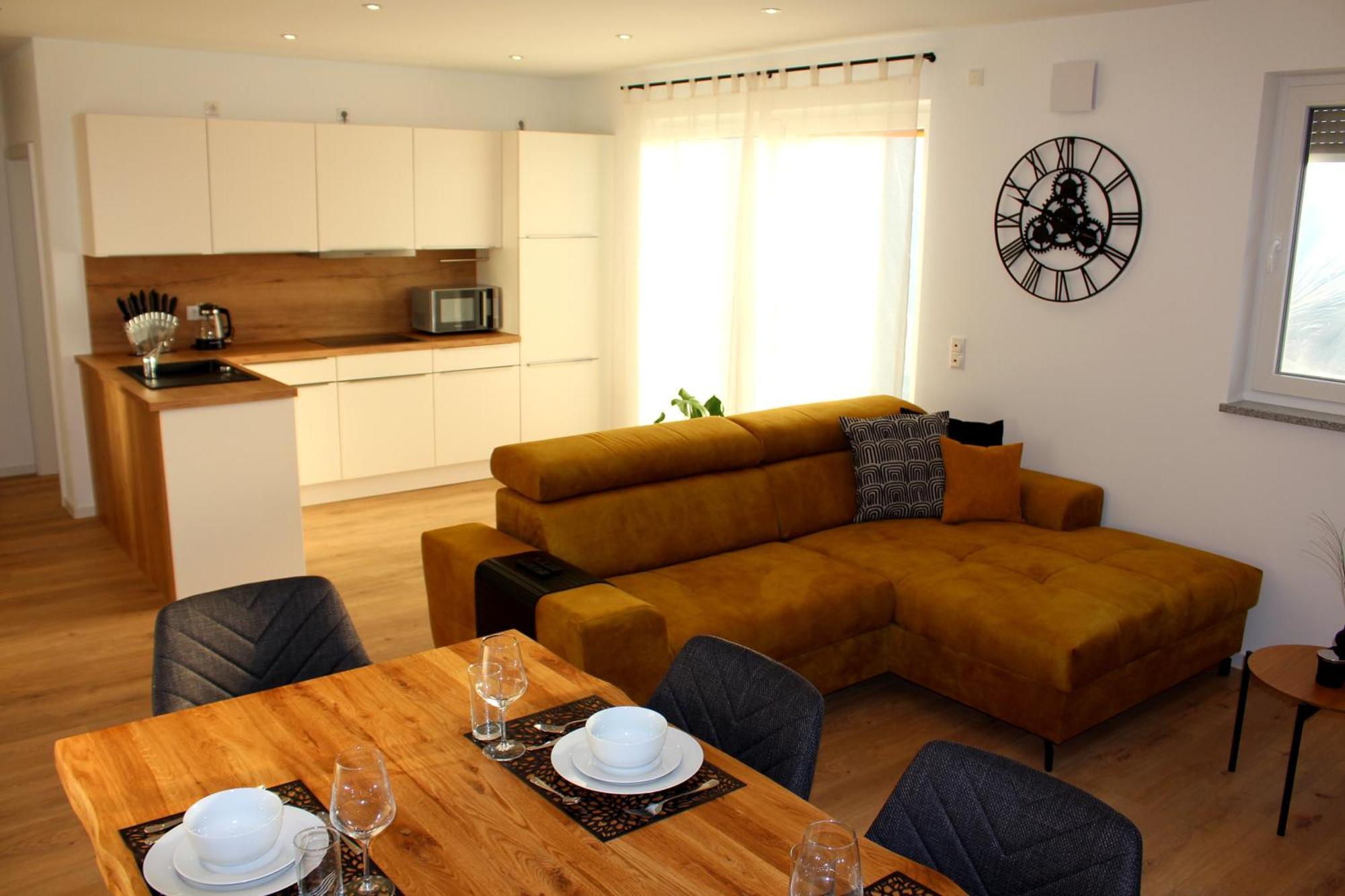 Apartment Mit Voll Ausgestatetter Kueche, Badewanne, Balkon, Parkplatz Vor Dem Haus, Ruhig Gelegen, Ada4 Kulmbach Kültér fotó
